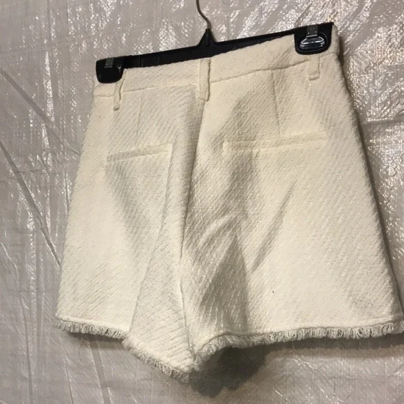 Sara Short - Picture 2 of 6